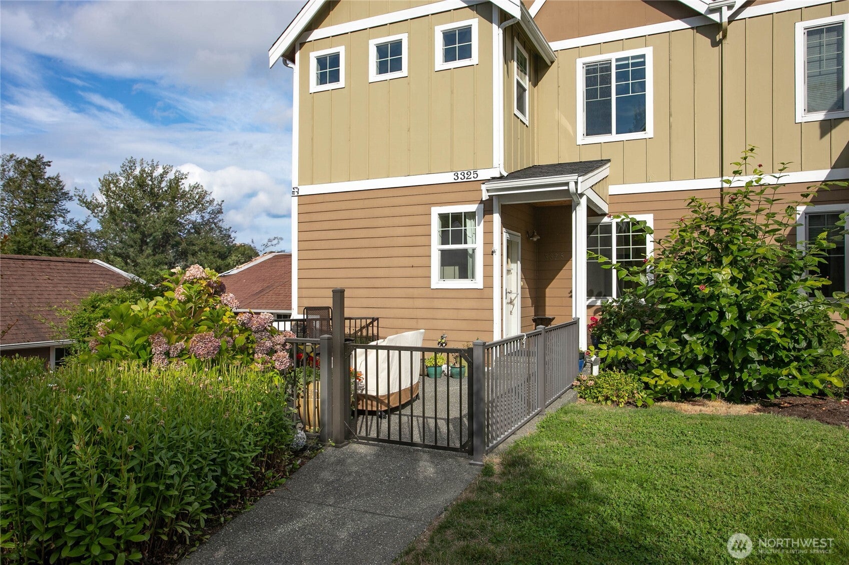 3325 Sussex — photo