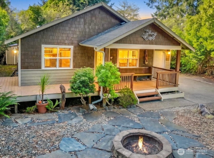 143 S Oar Loop SW — photo