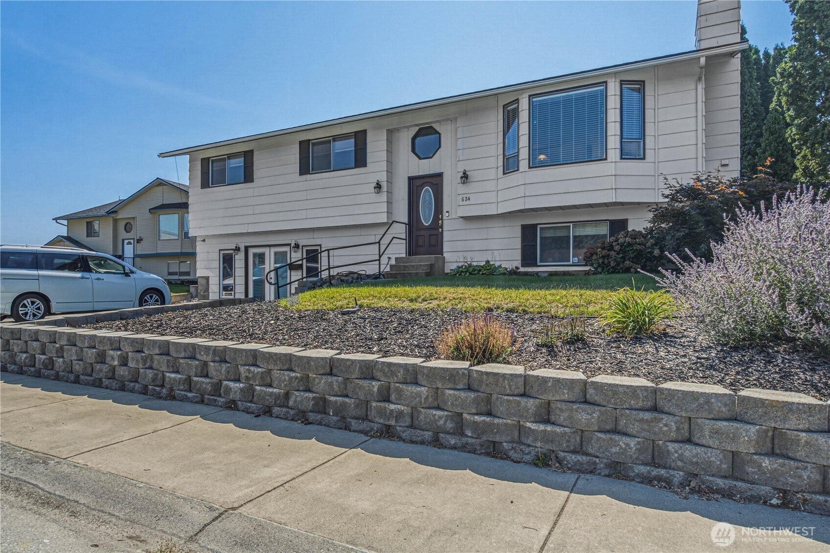 624 Sheri Court — photo