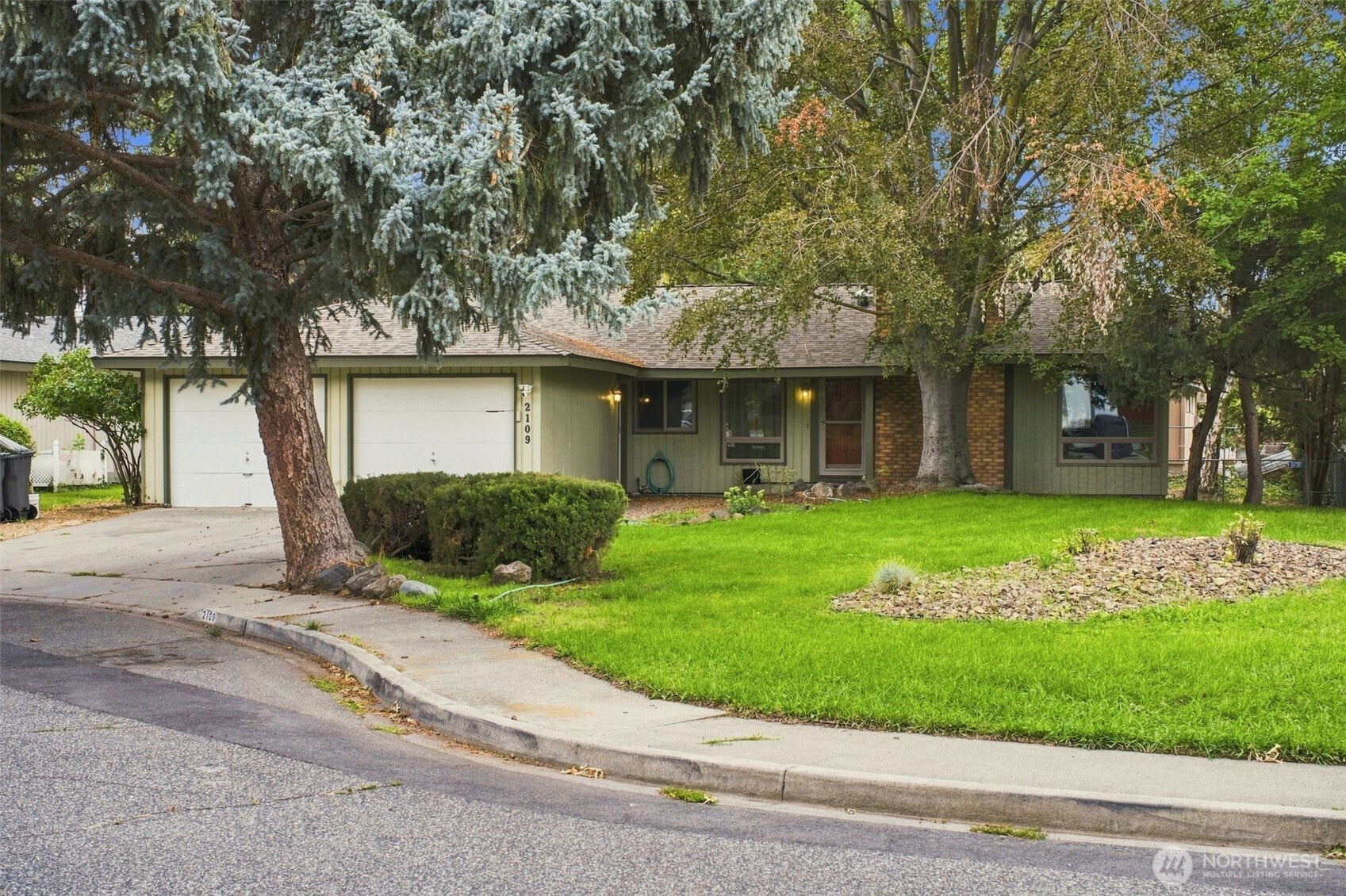 2109 Briarwood Court — photo
