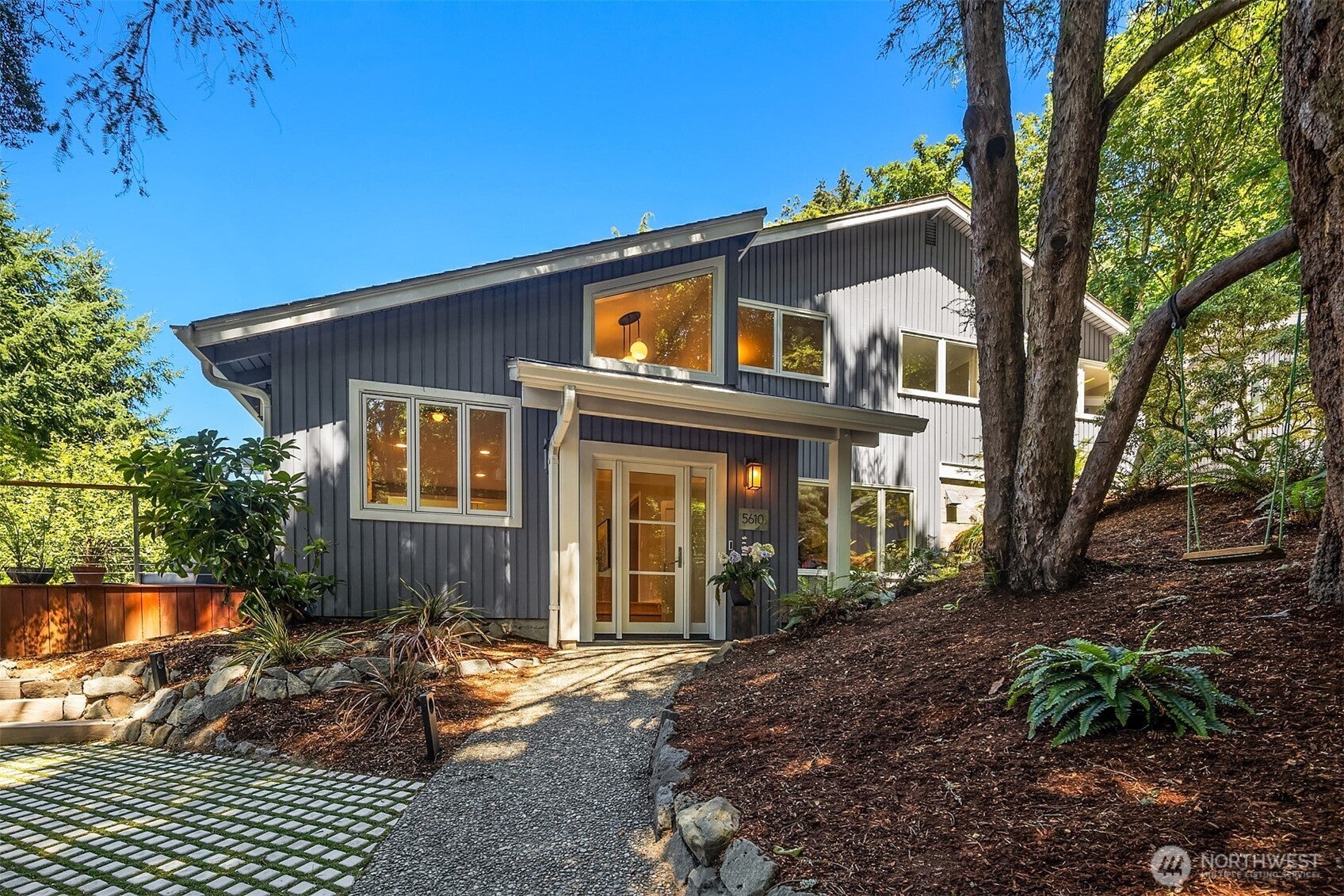 5610 W Mercer Way — photo