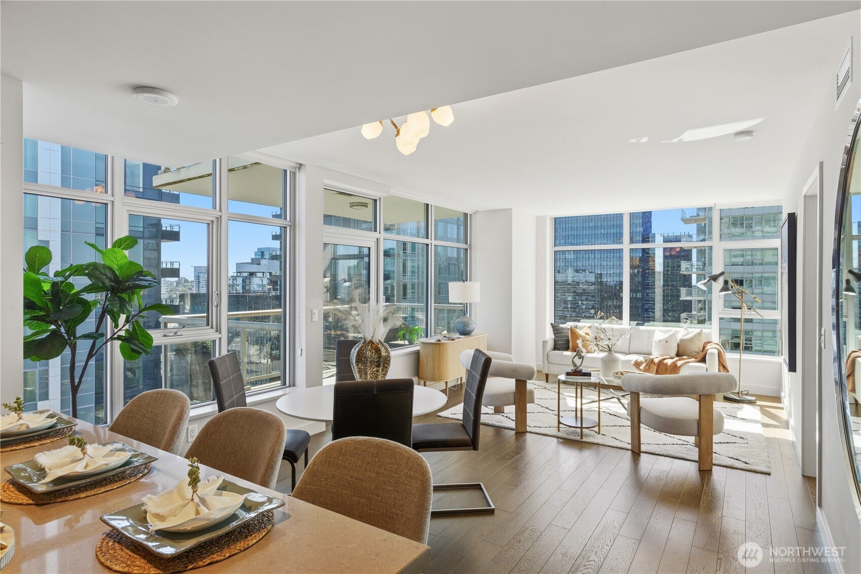 583 Battery Street 3602N — photo