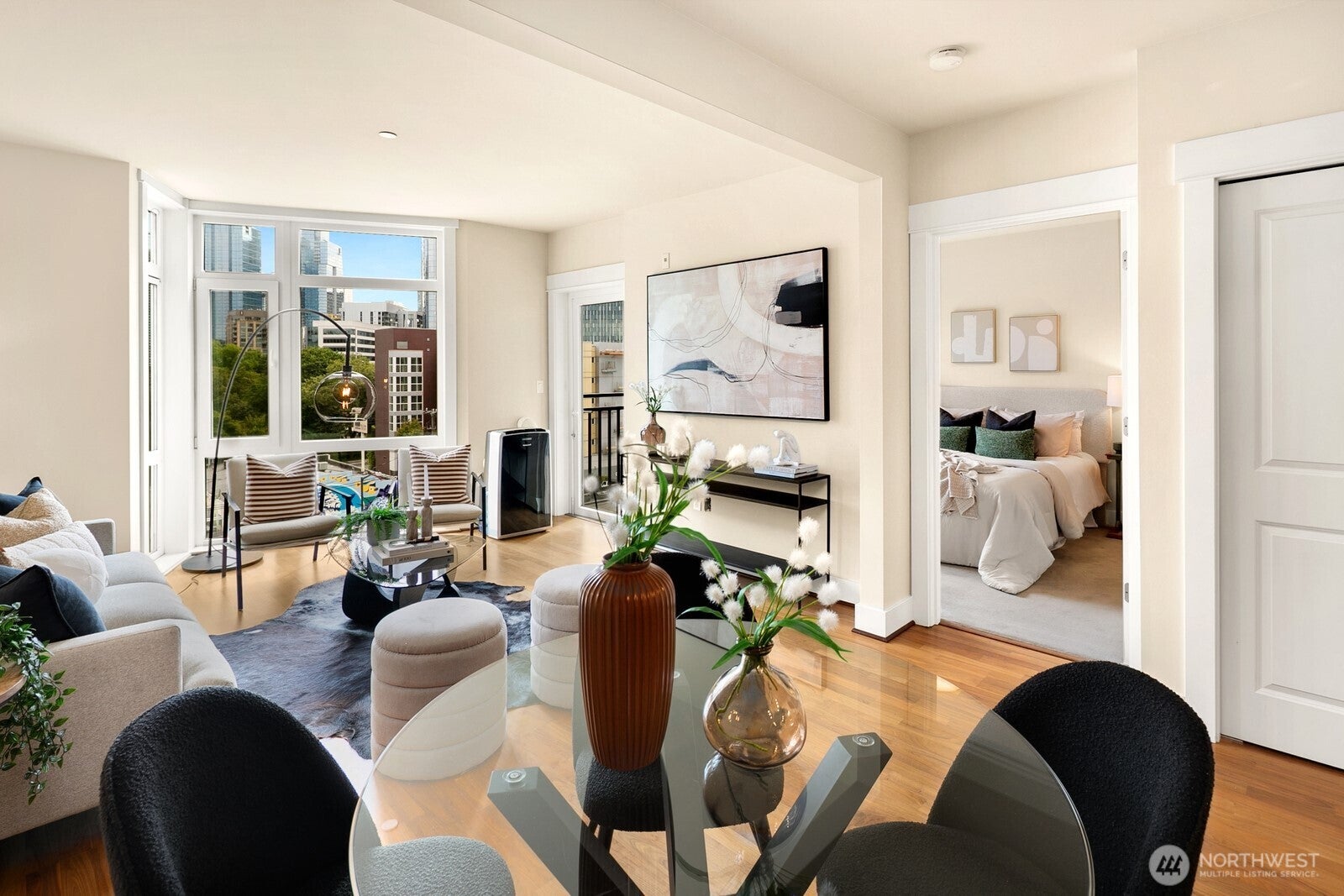 699 John Street 617 — photo