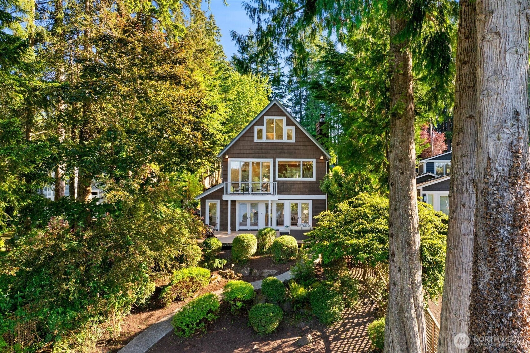 2057 E Beaver Lake Drive SE — photo