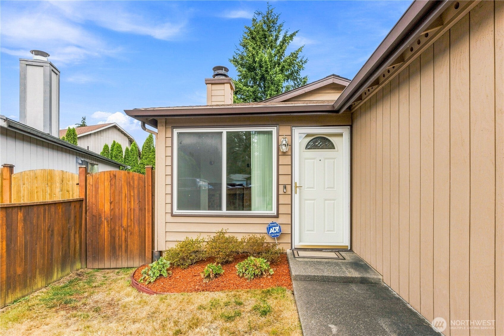 10114 52nd Drive NE — photo