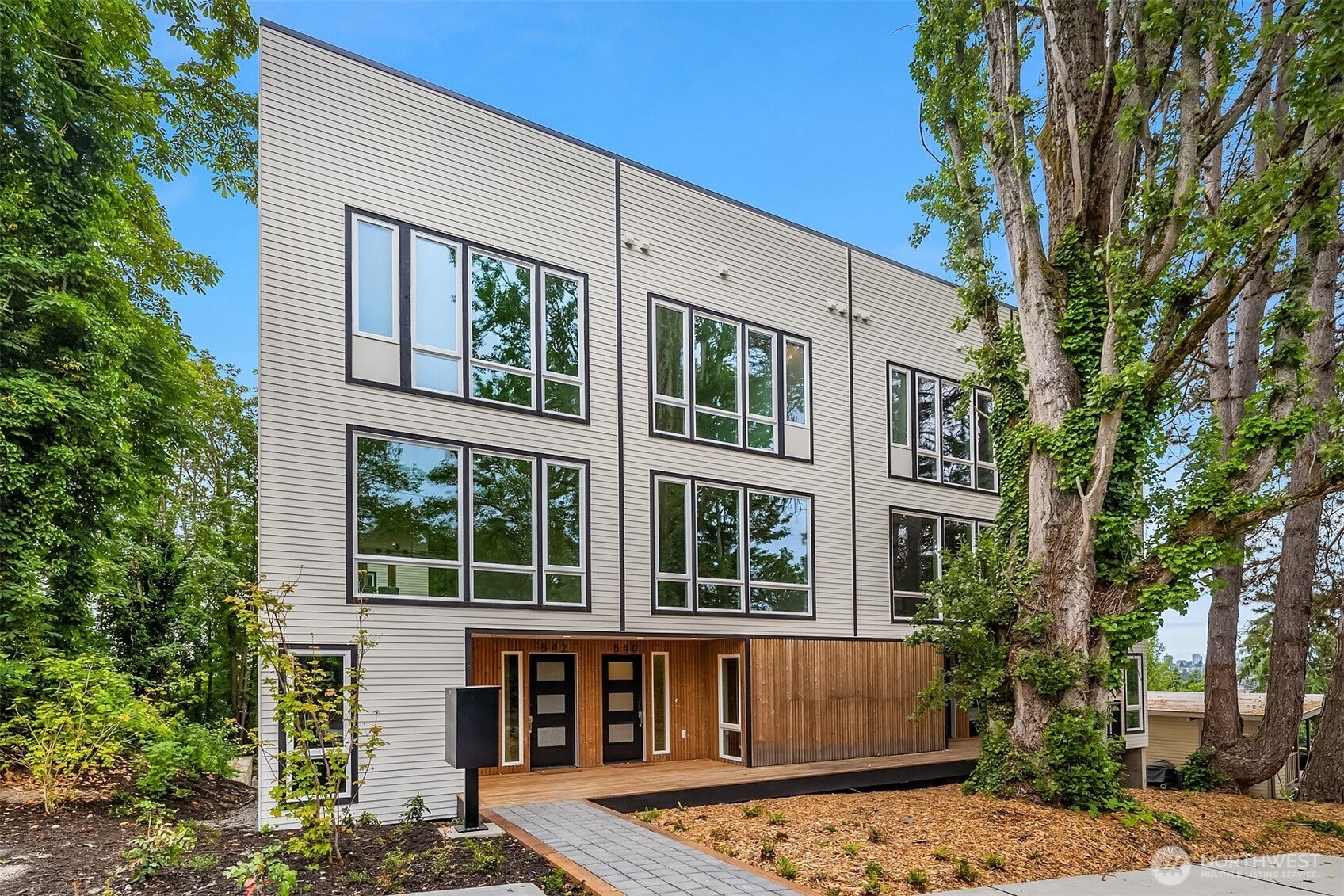 540 W Barrett Street — photo