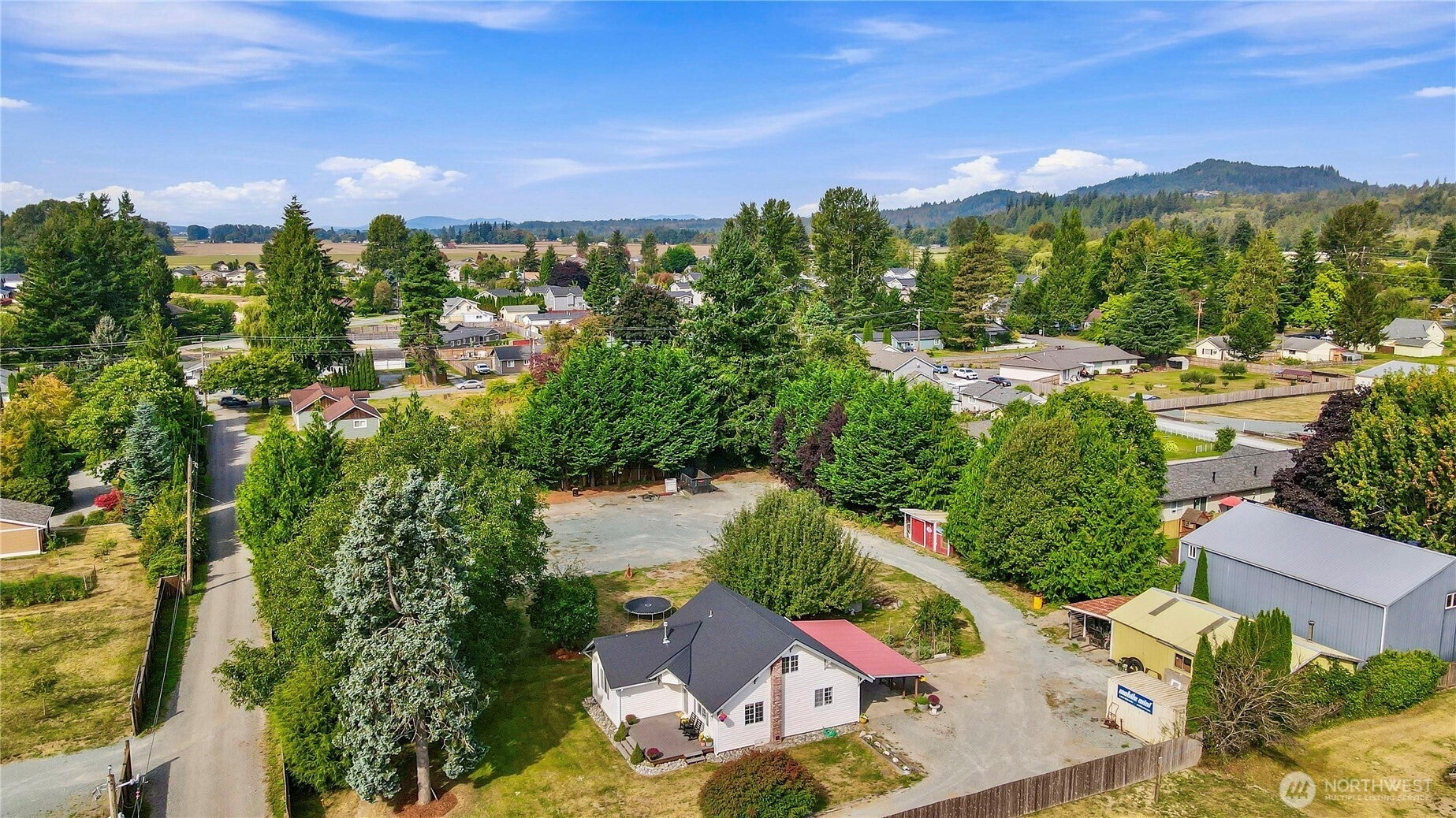 410 Burrows Lane — photo