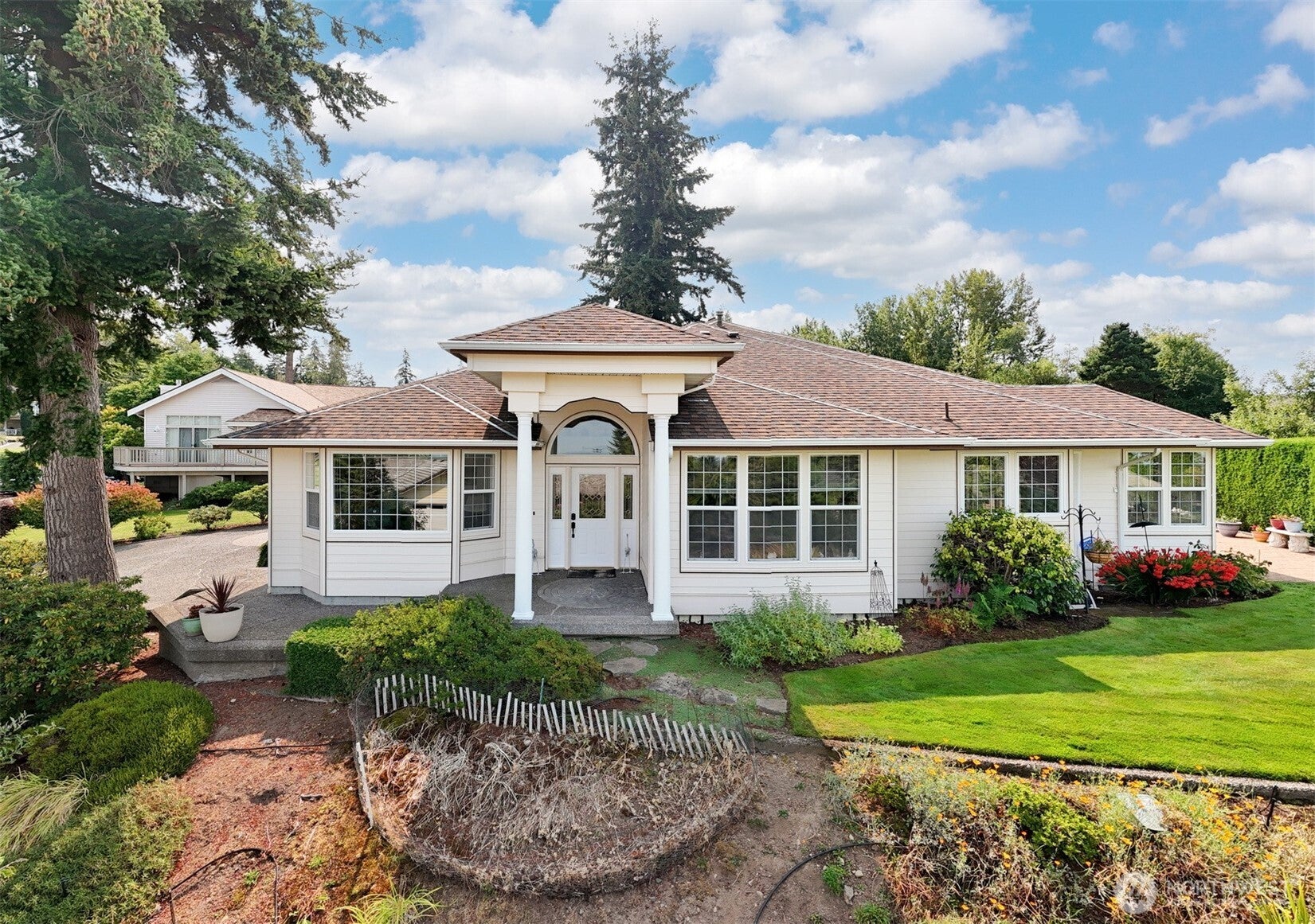 911 E Pacificview Drive — photo