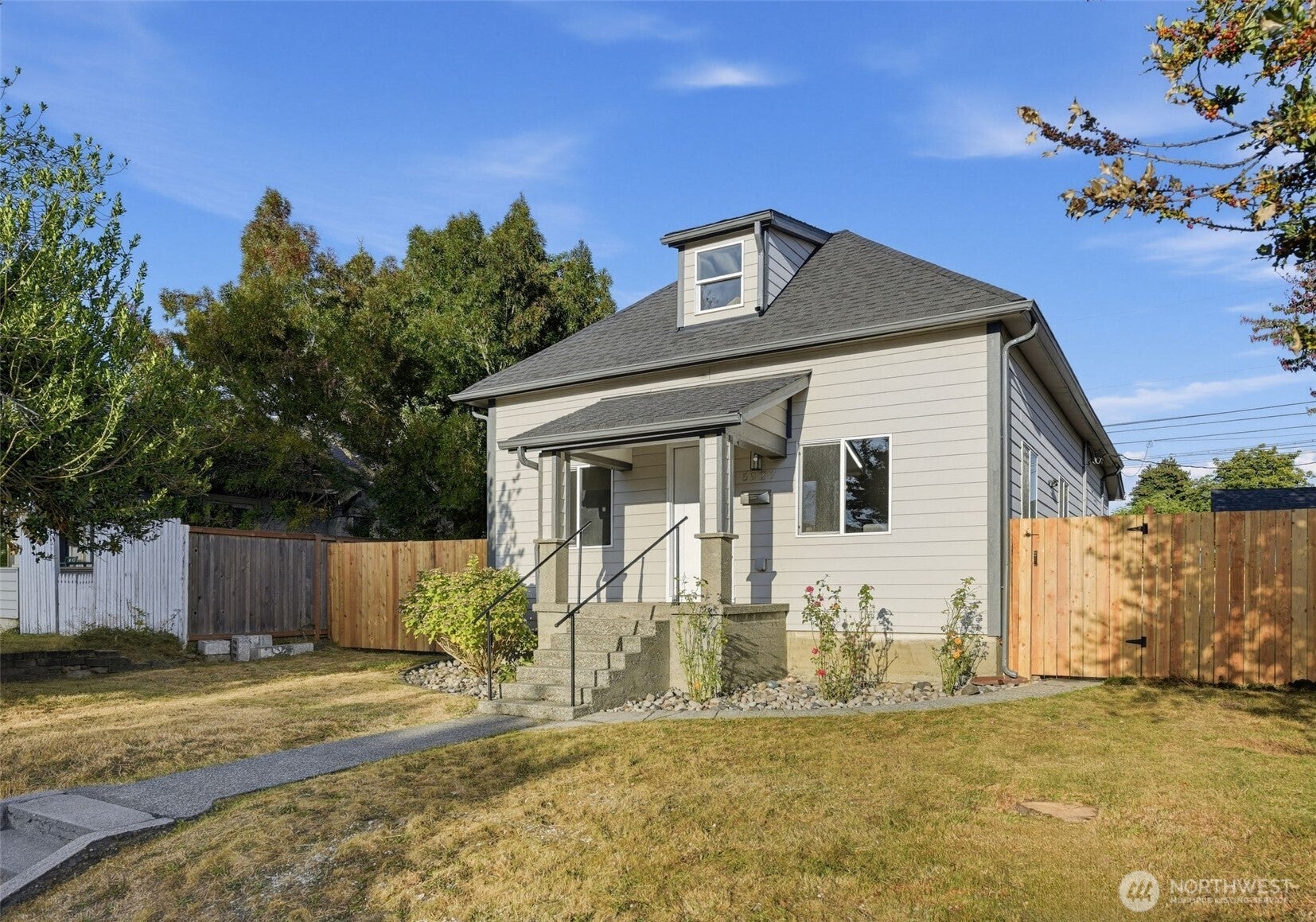 5927 Yakima — photo
