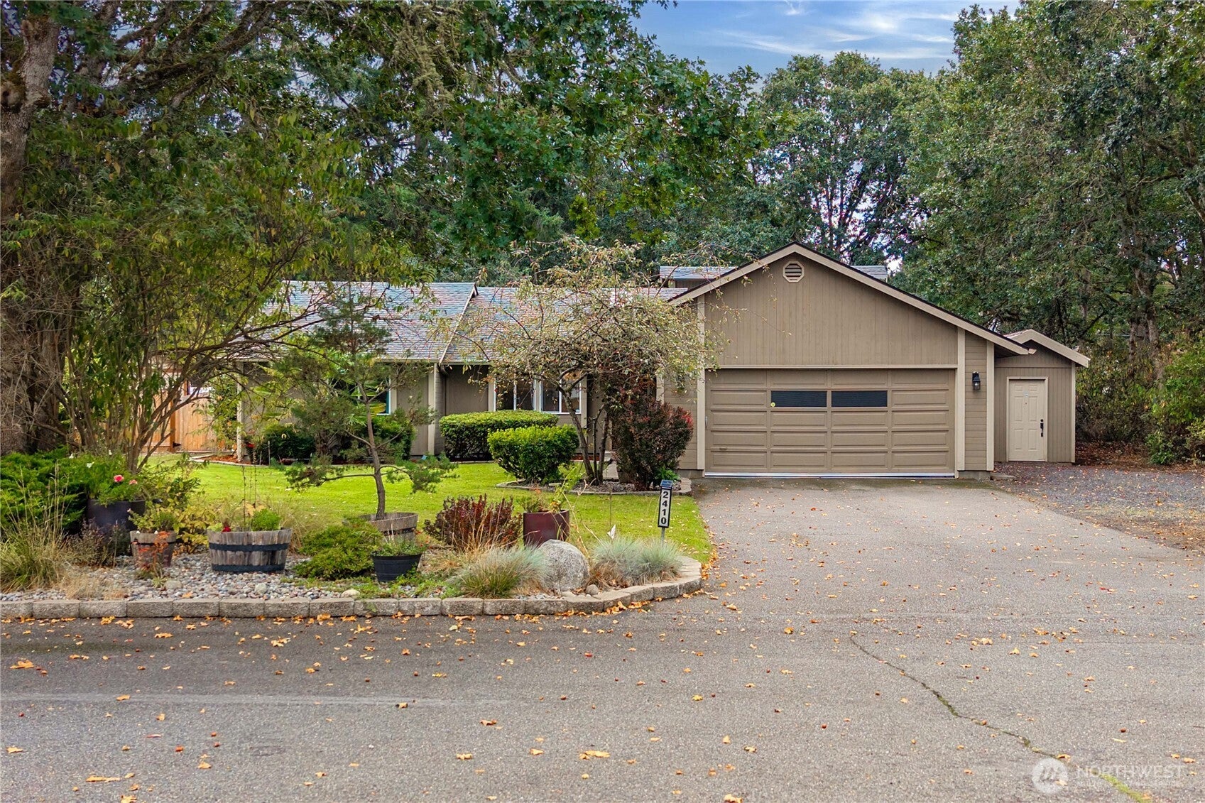 2410 Leah Court SE — photo