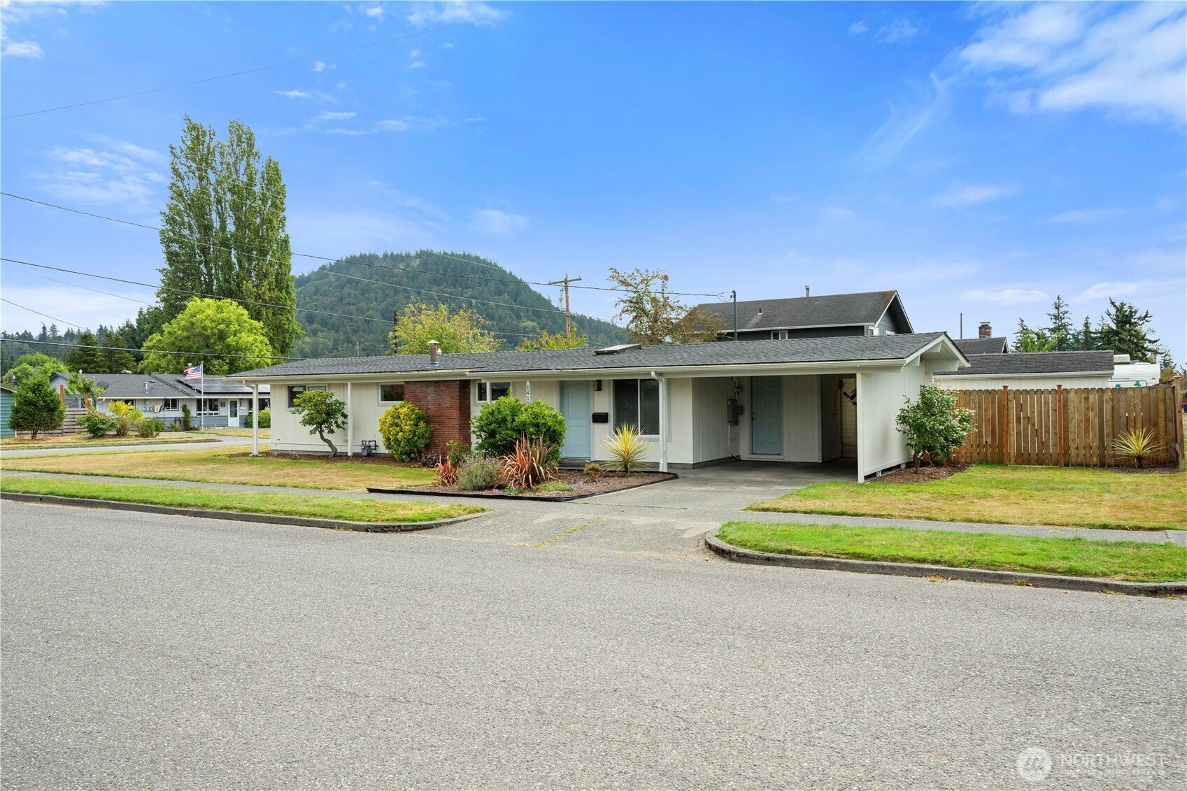 1418 Hillcrest Parkway — photo