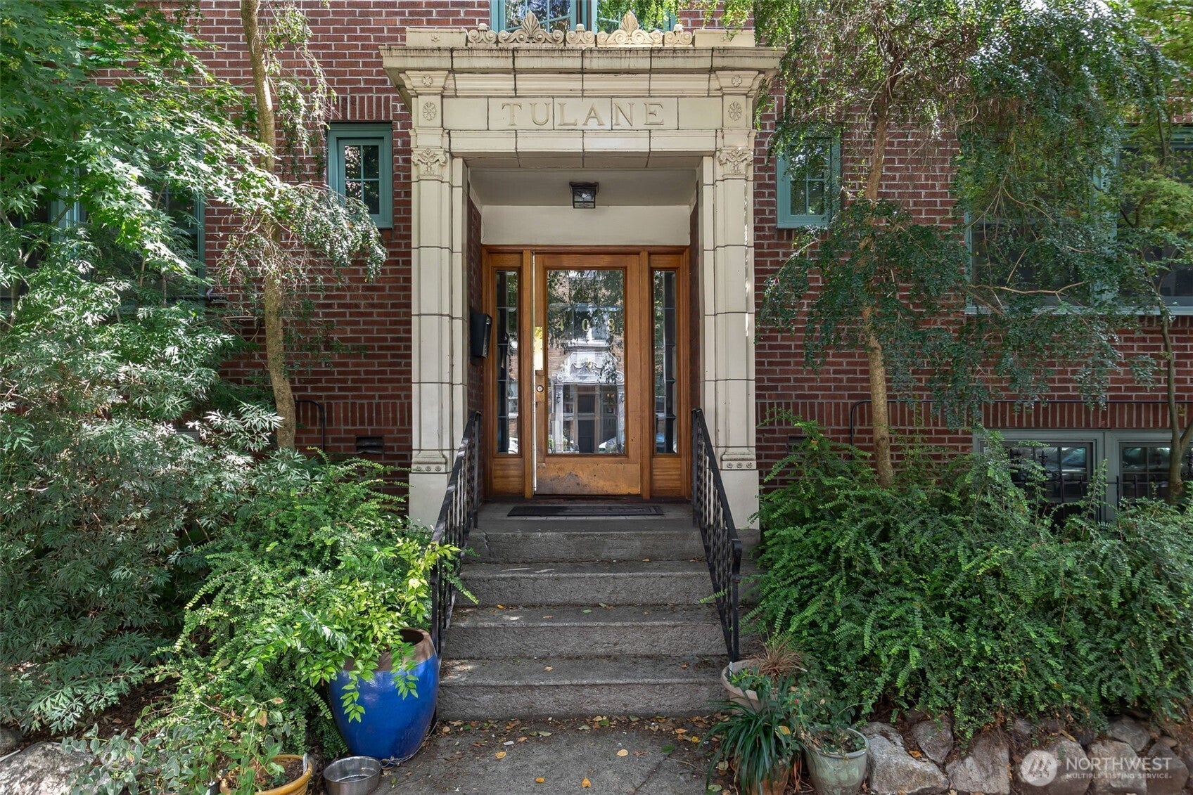 408 Bellevue Avenue E 201 — photo