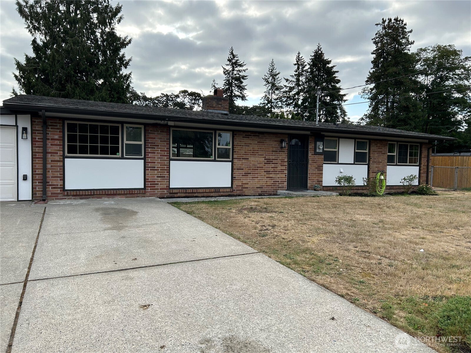 9015 Hipkins Road SW — photo