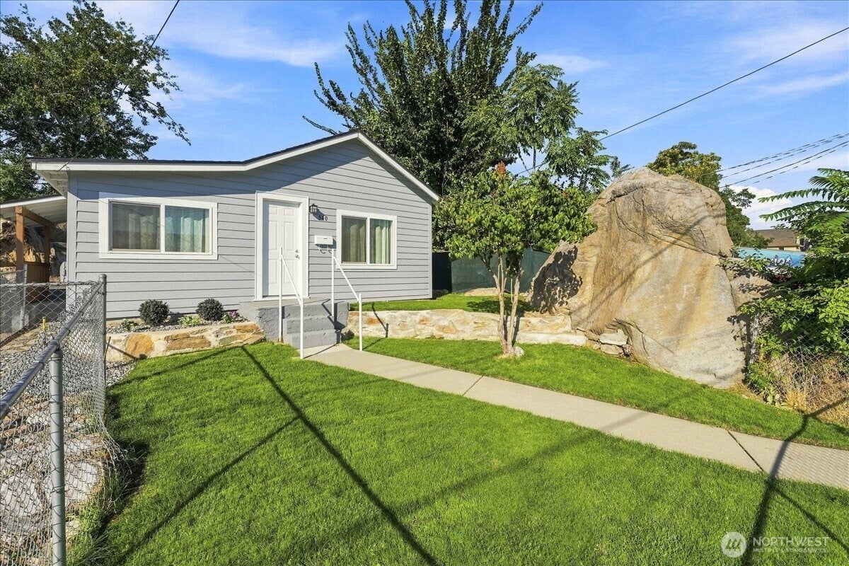 540 S Chelan Avenue — photo