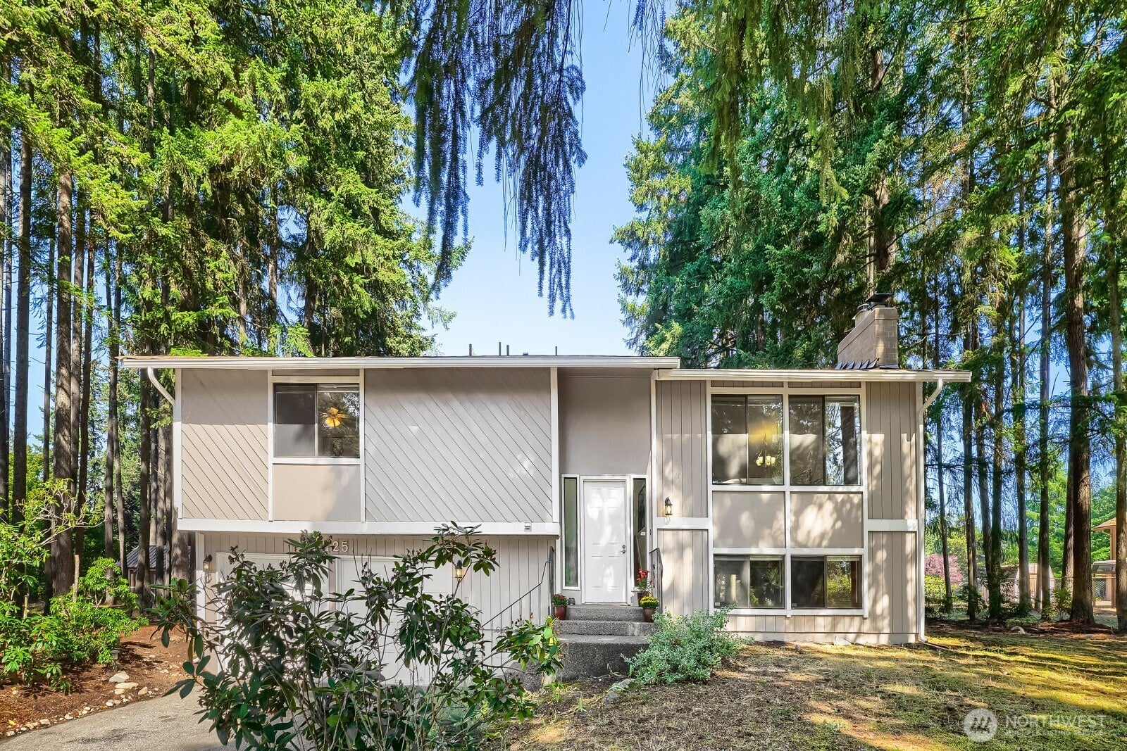 5125 St Court E — photo