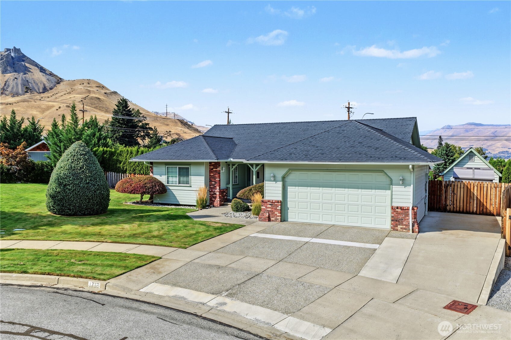 1716 Windsor Court — photo