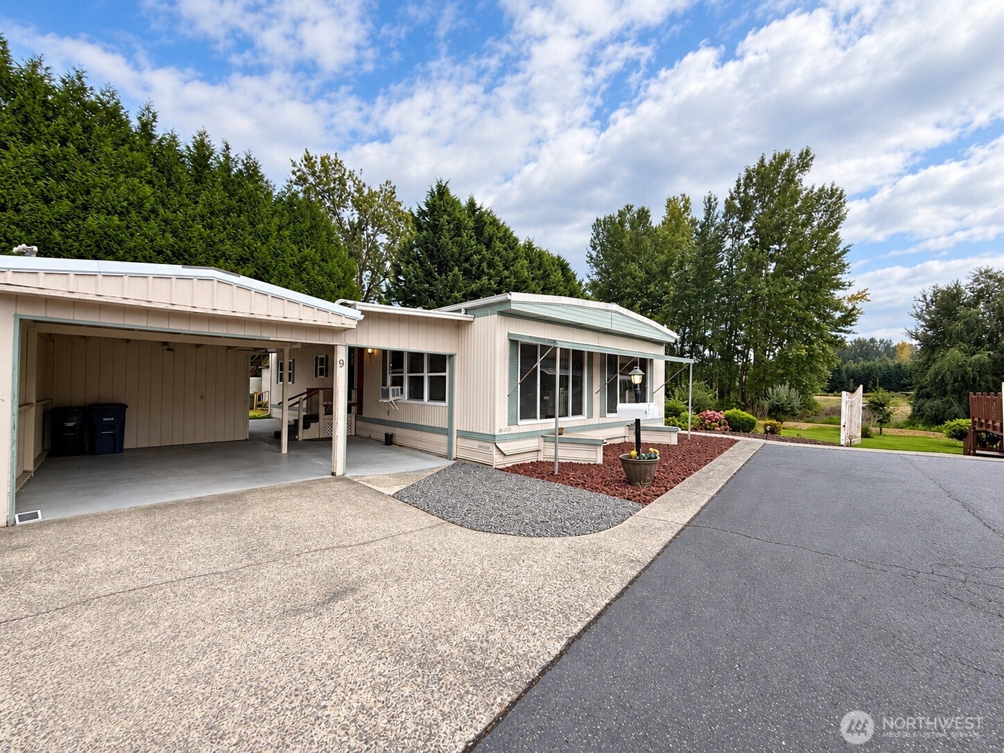 2322 Tacoma Road E 9 — photo