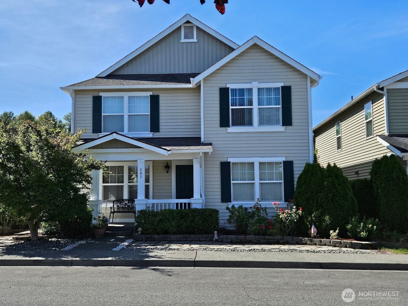 201 Glennwood Place SE — photo