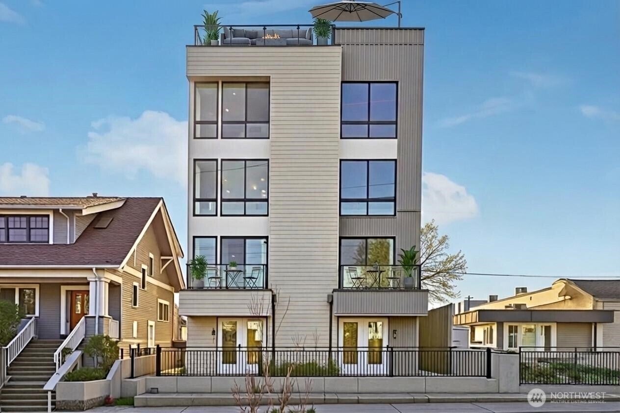 6211 12th Avenue NE — photo