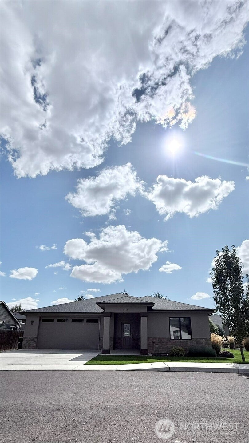 901 Janimari Court — photo
