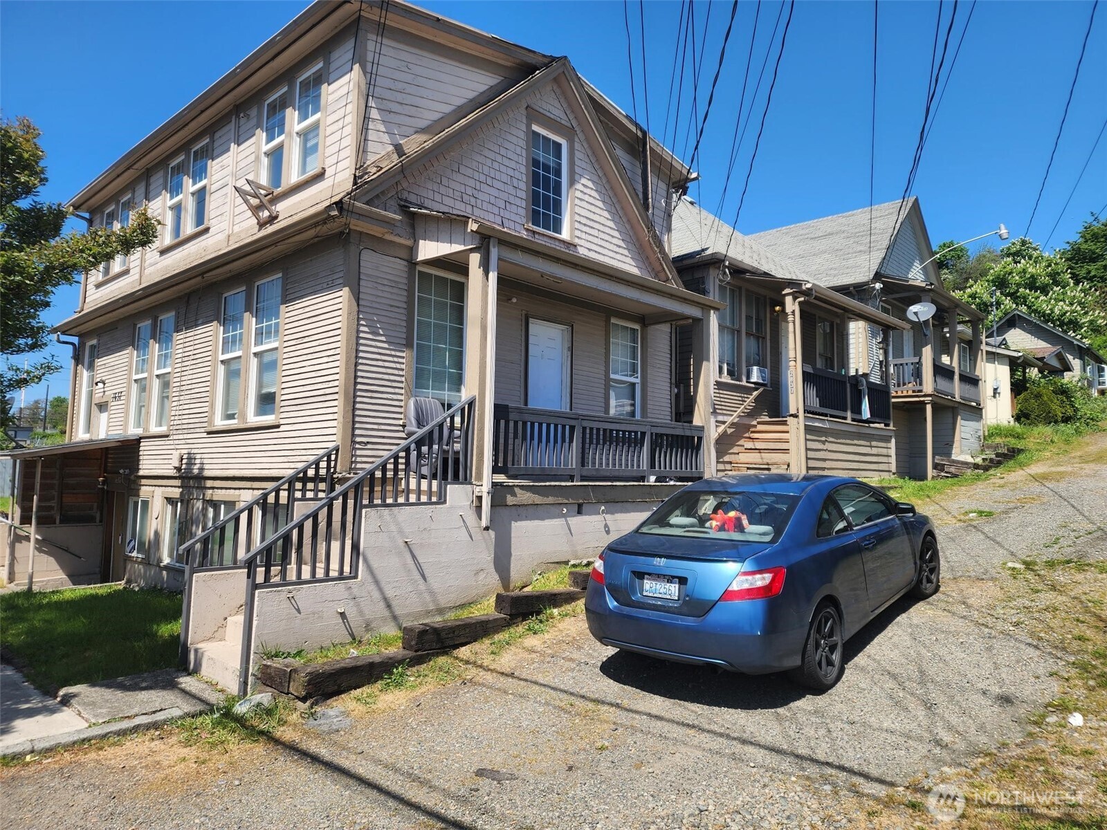 1637 Center Street — photo