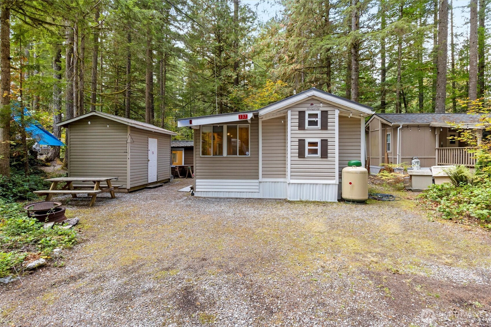 137 1 Jasper Trail — photo