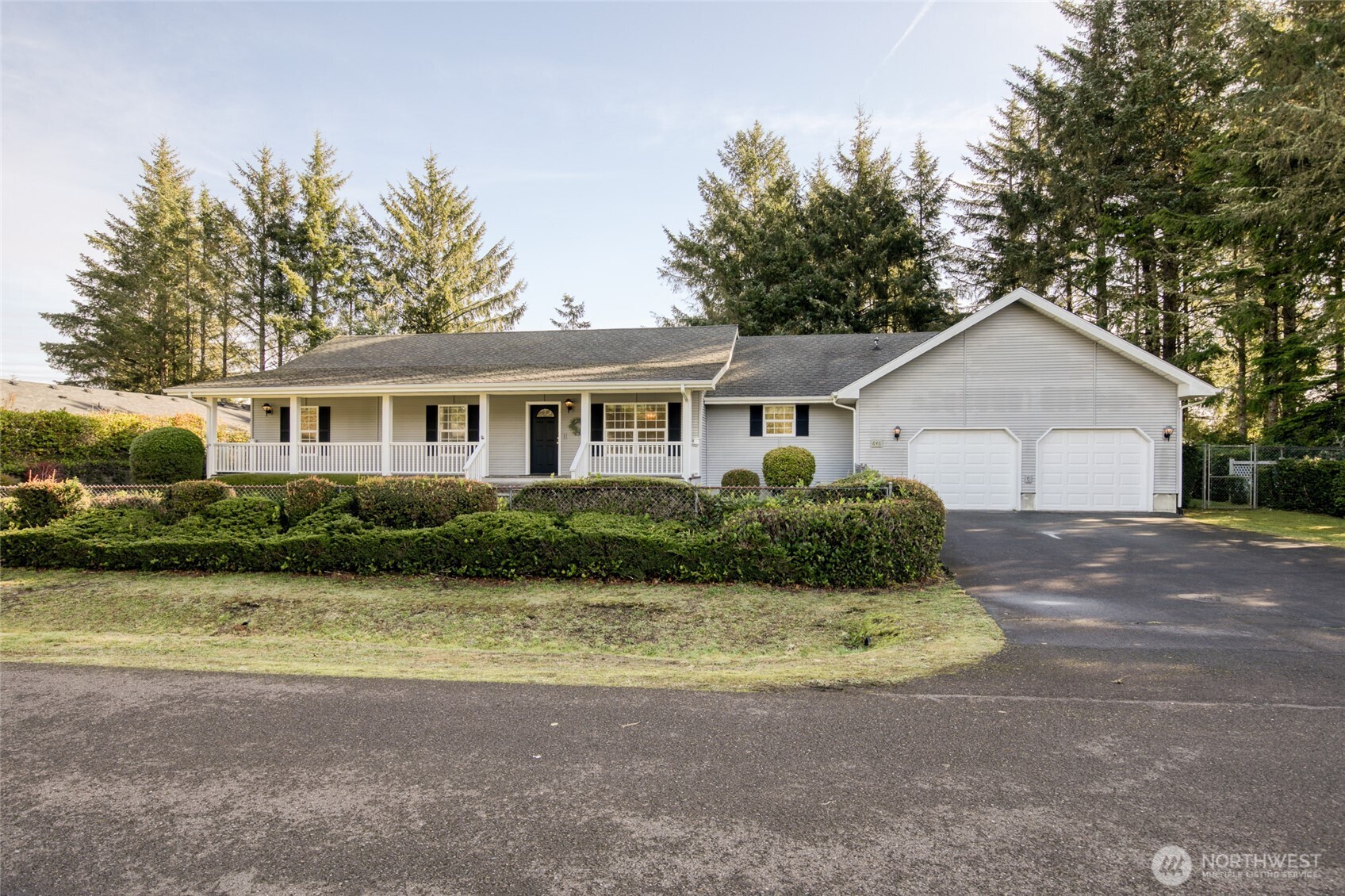 646 Woodland Loop NE — photo
