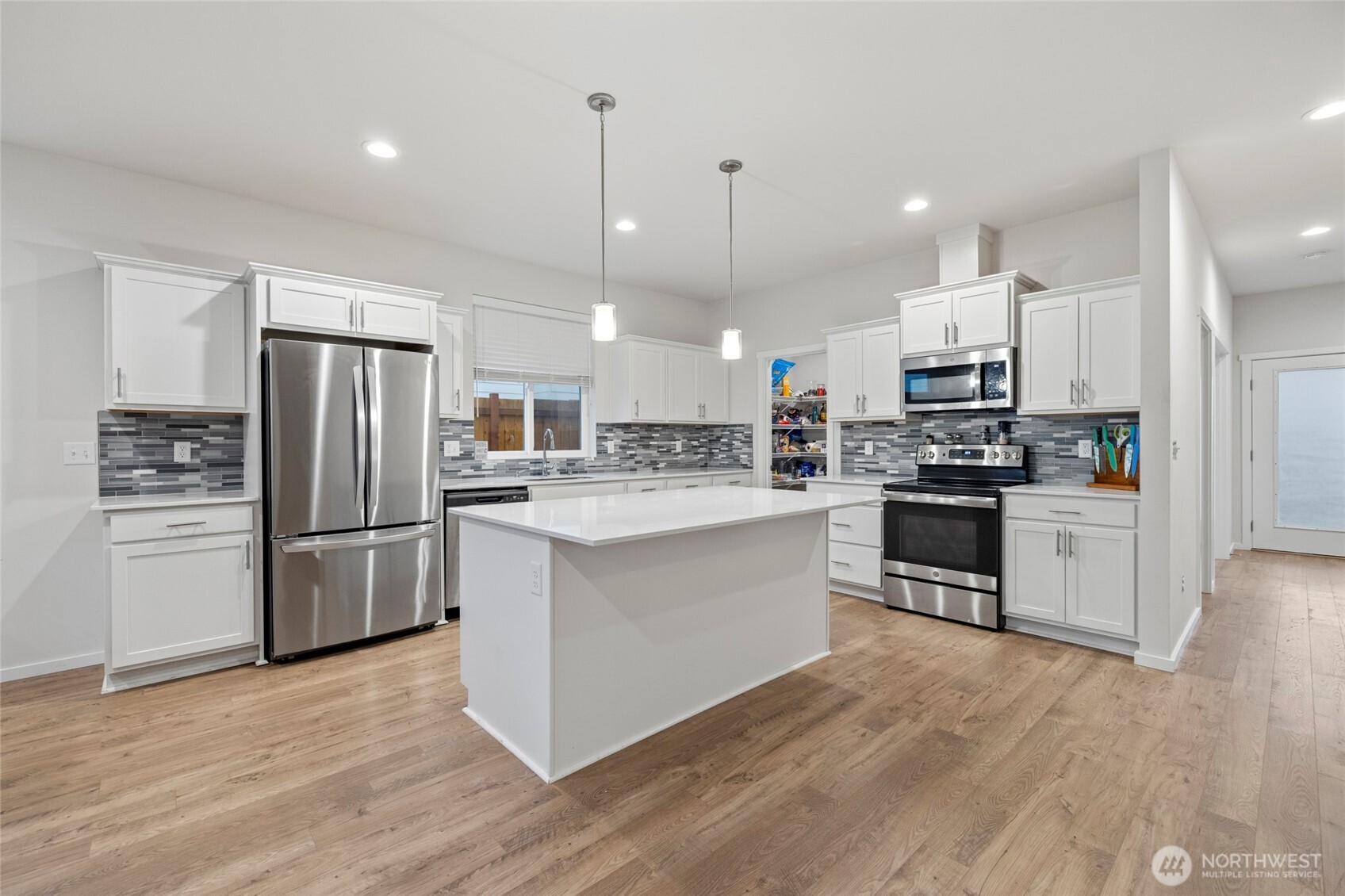 2113 Lancaster Drive — photo