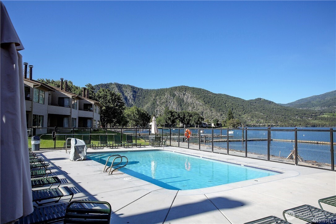 1 Lakeside 719-M — photo