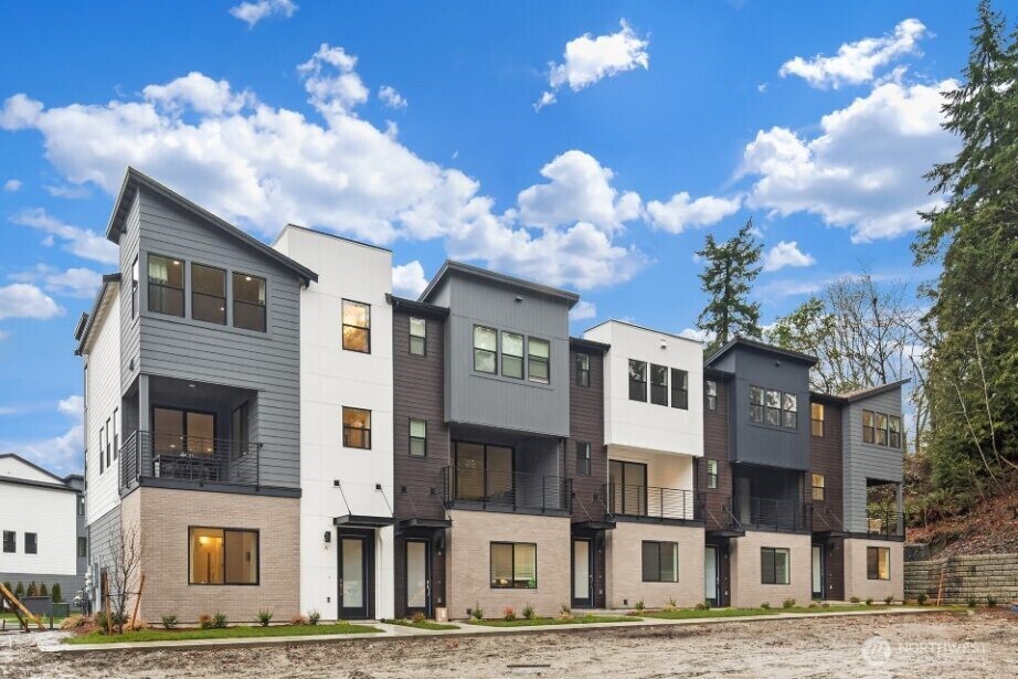 10814 (Hs 61) 120th Lane NE #a — photo