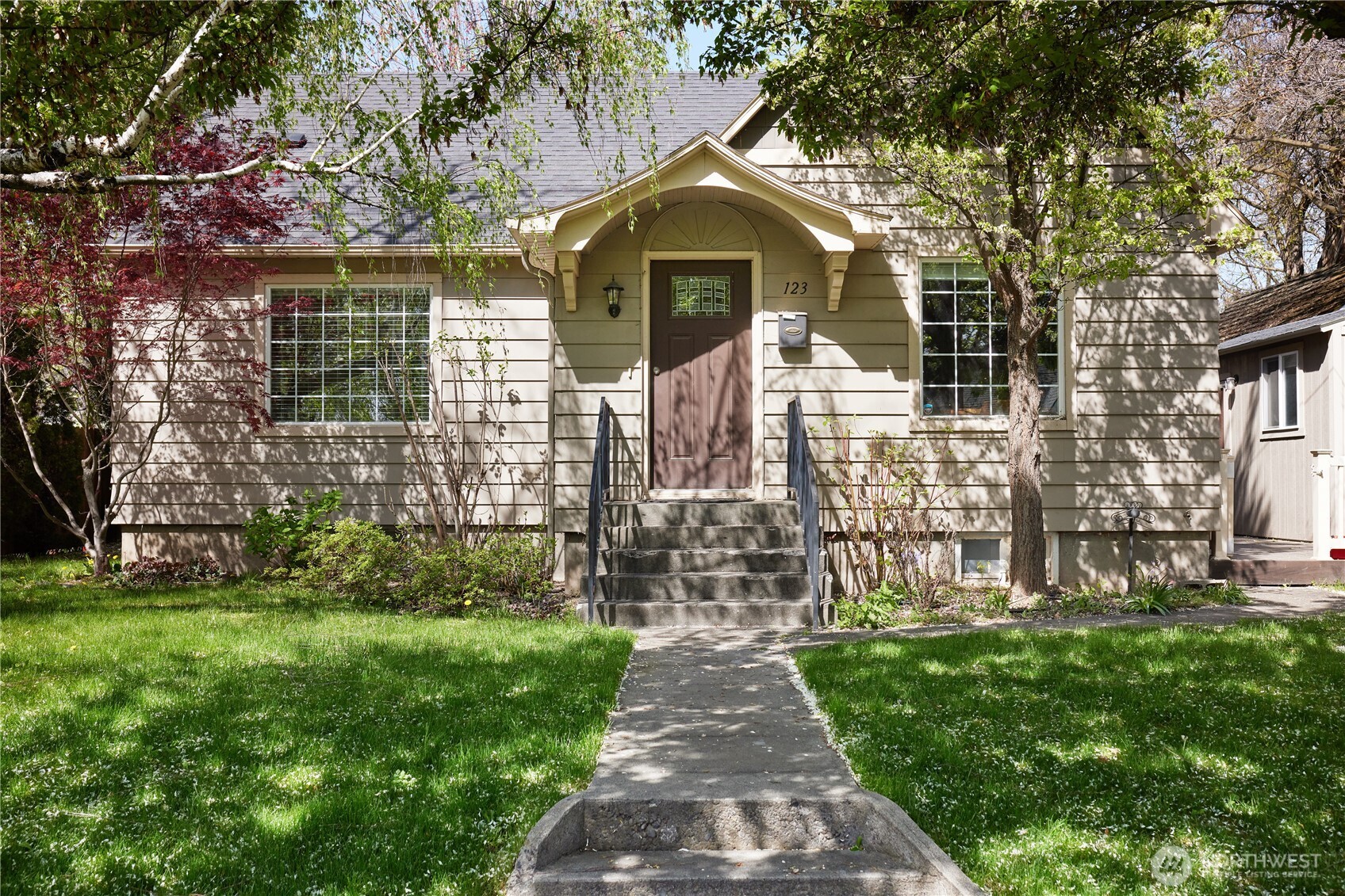 123 E Maple Street — photo