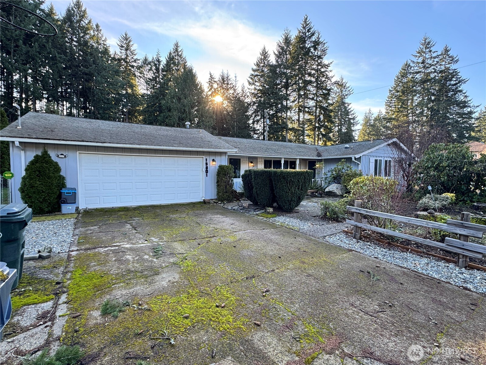 13801 Dana Lane E — photo