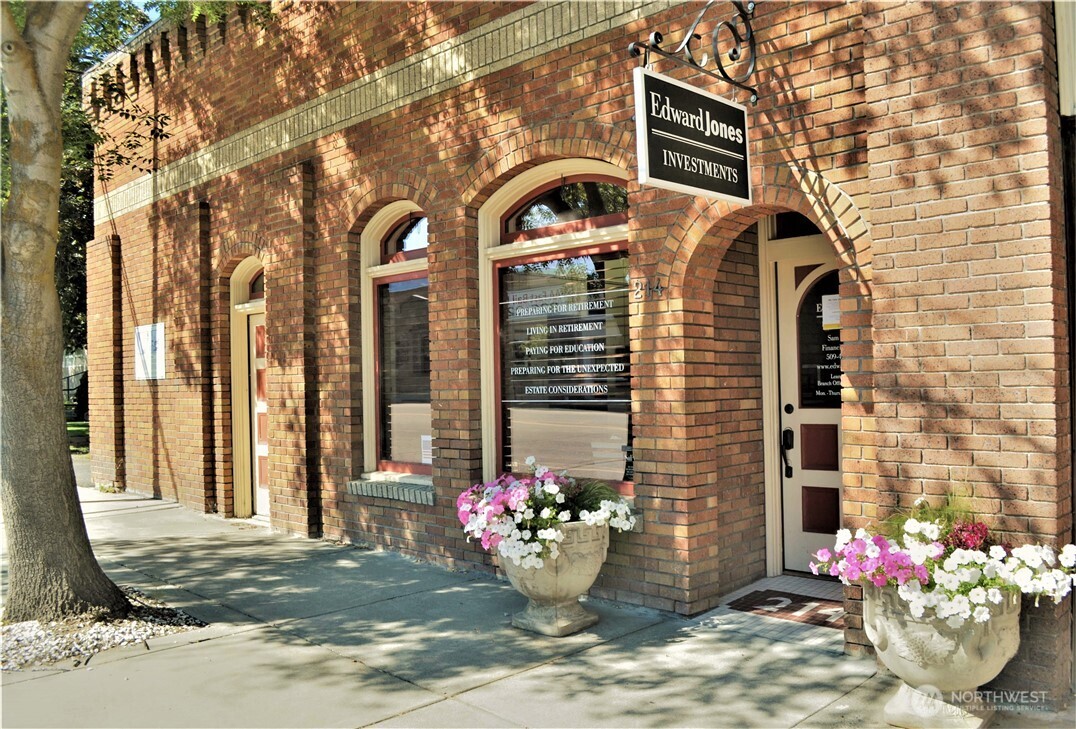 214 Pine Street — photo