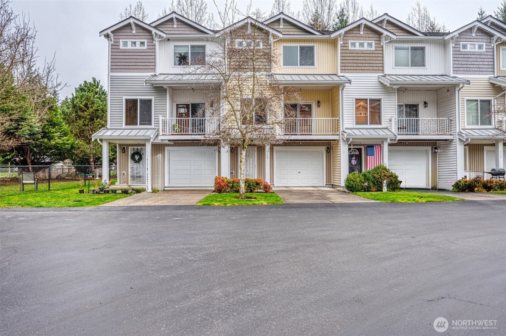 5325 Military Road E #B — photo