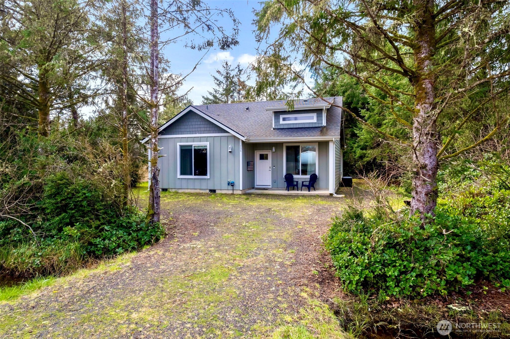 136 Spruce Loop SW — photo