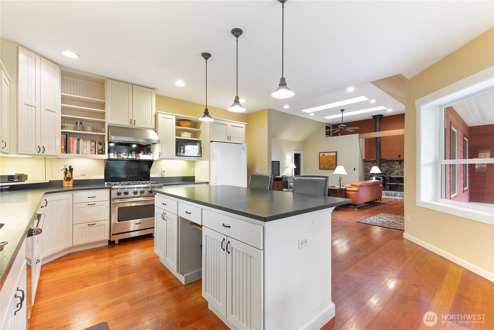 180 Trinity Drive — photo