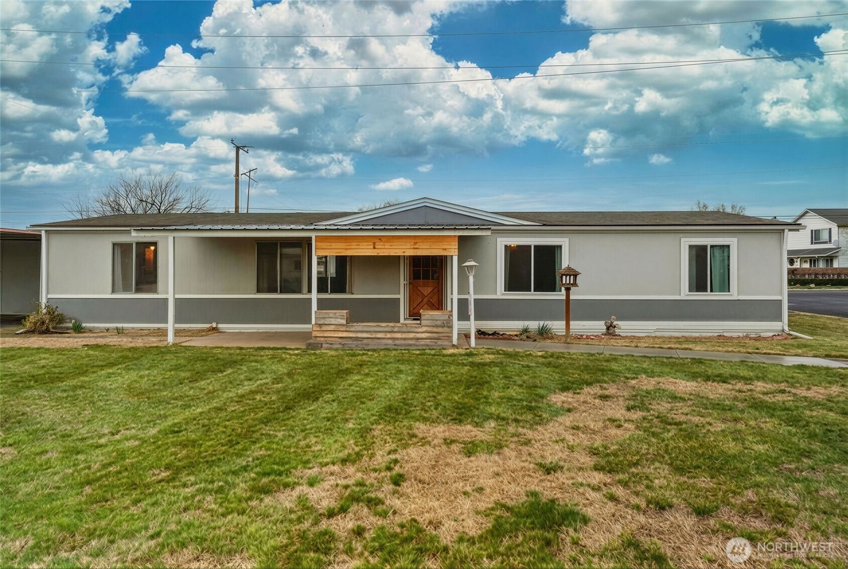 806 SE Mockingbird Drive — photo
