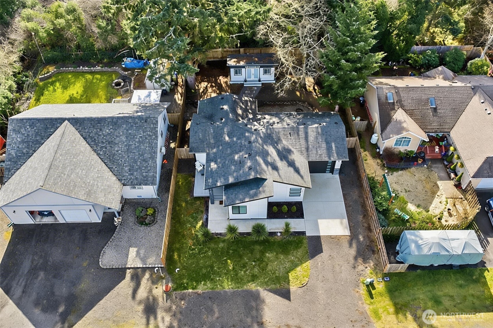 793 Island Circle SE — photo