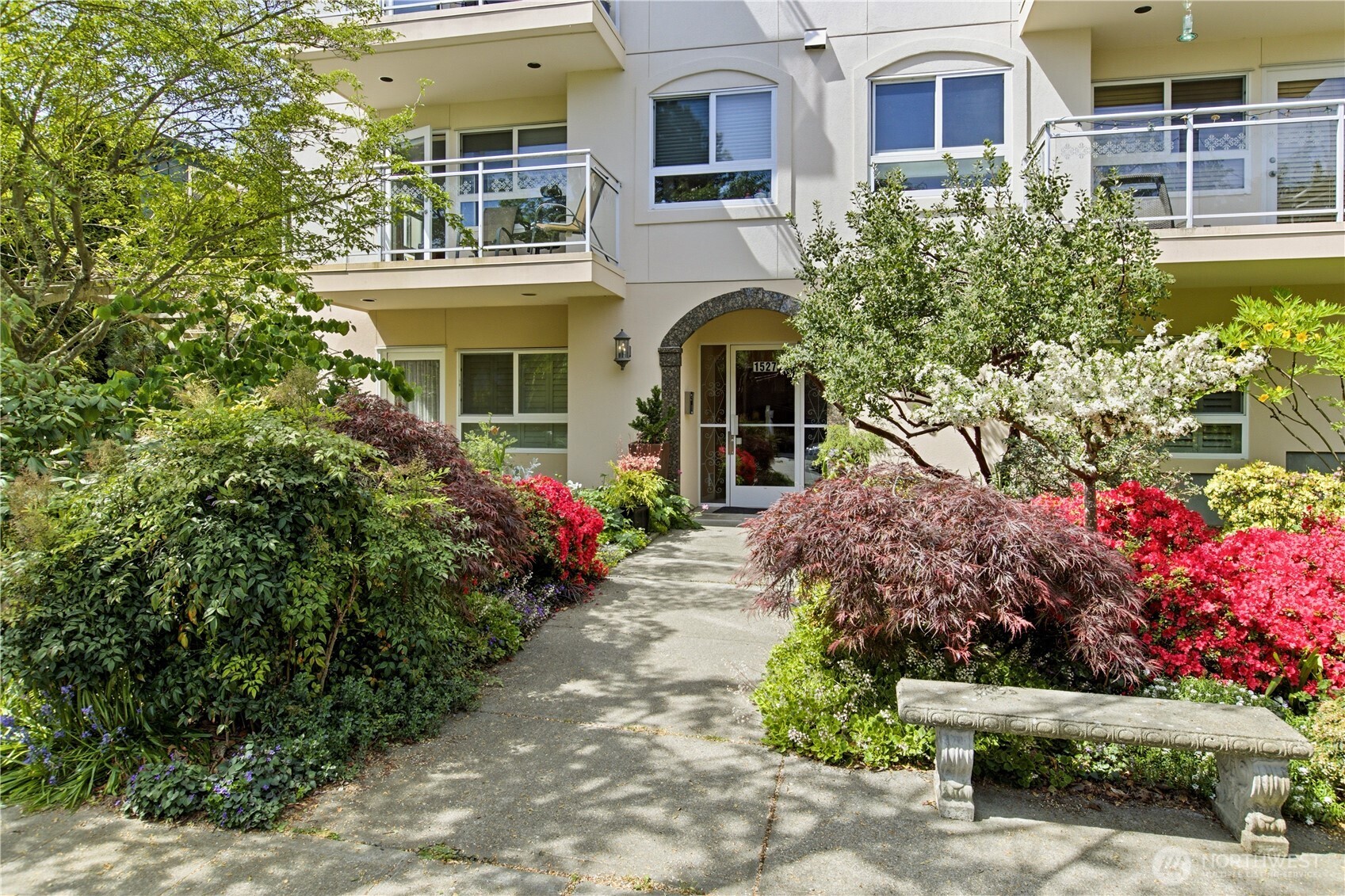 1527 California Avenue SW #301 — photo