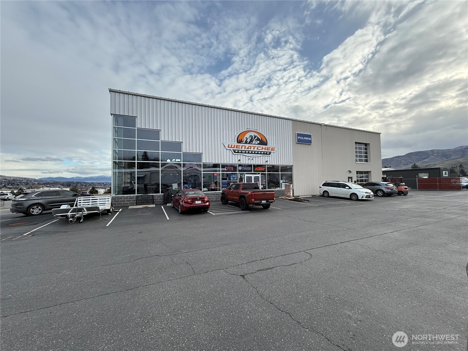 3031 Gs Center — photo