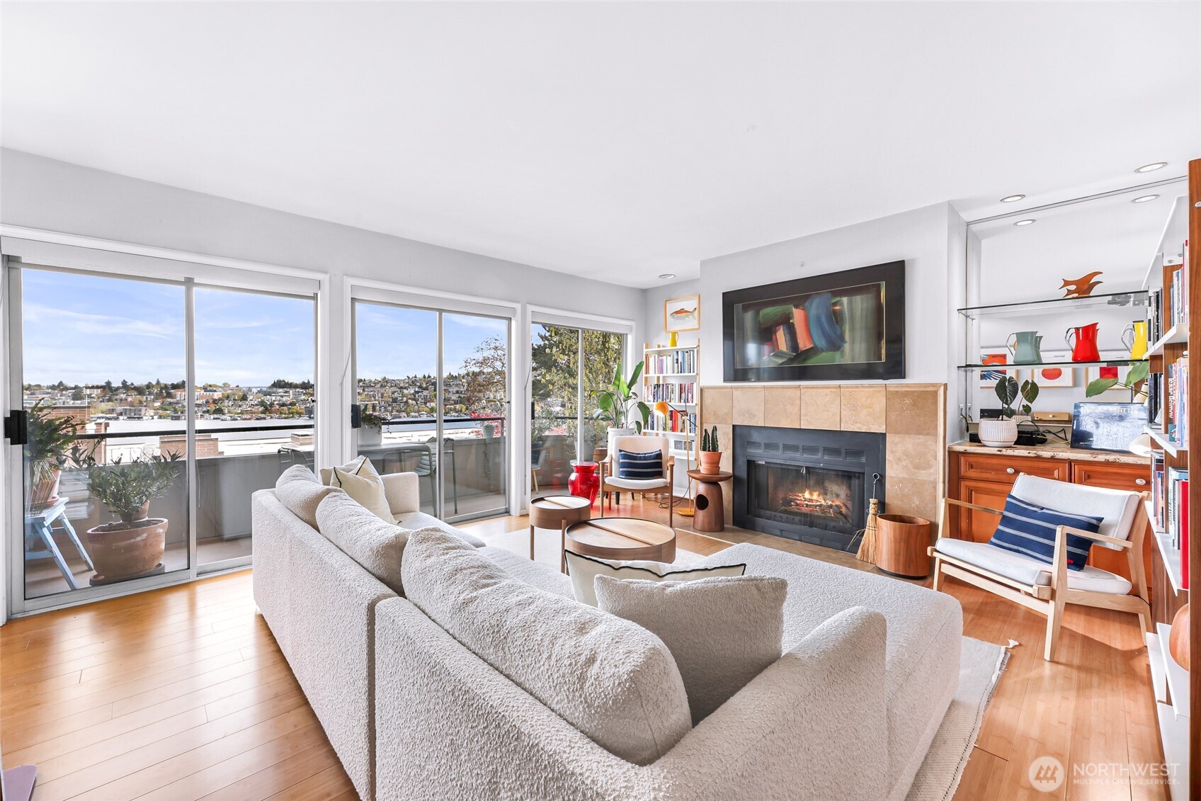 2134 Waverly Place N #202 — photo