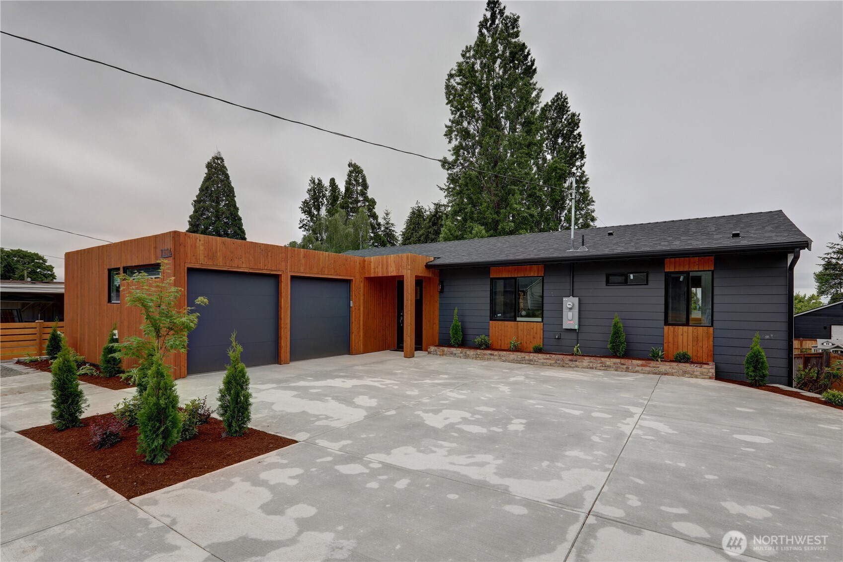 1324 N Hawthorne Street — photo