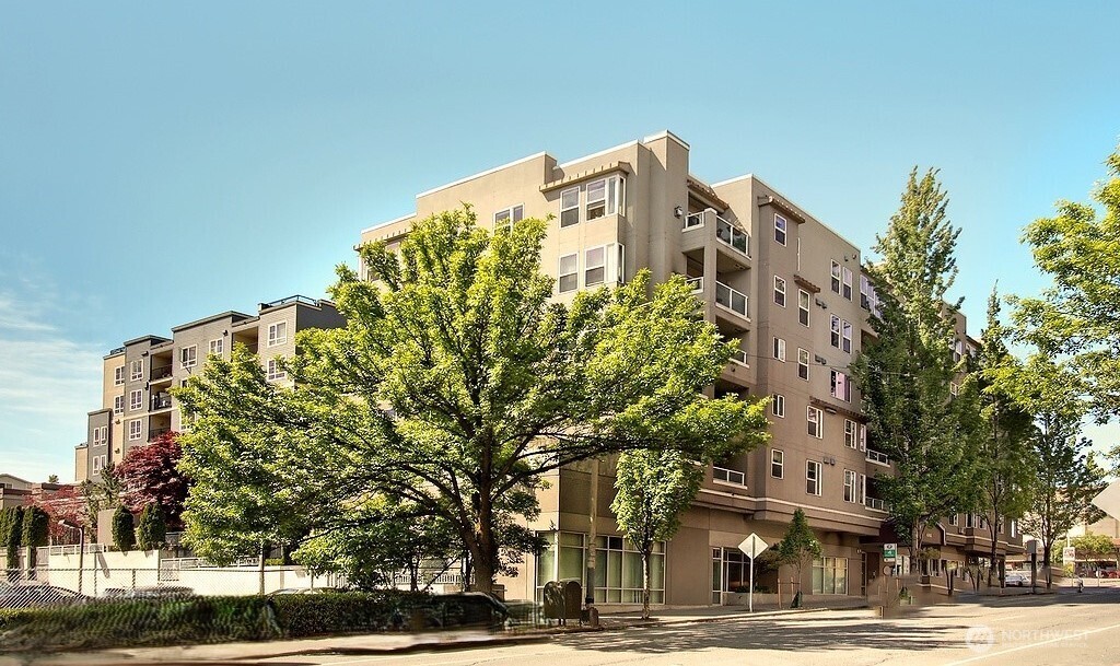4343 Roosevelt Way NE #401 — photo