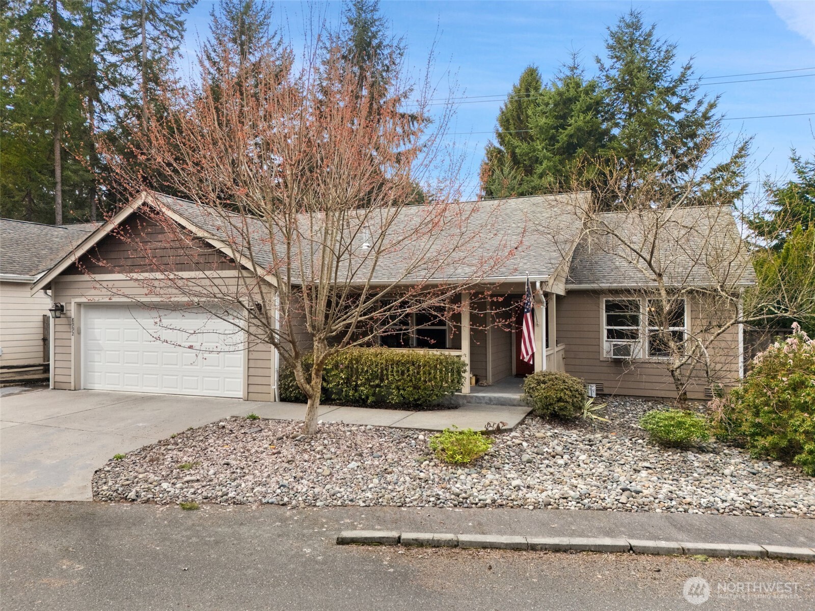 8992 Denise Place NE — photo