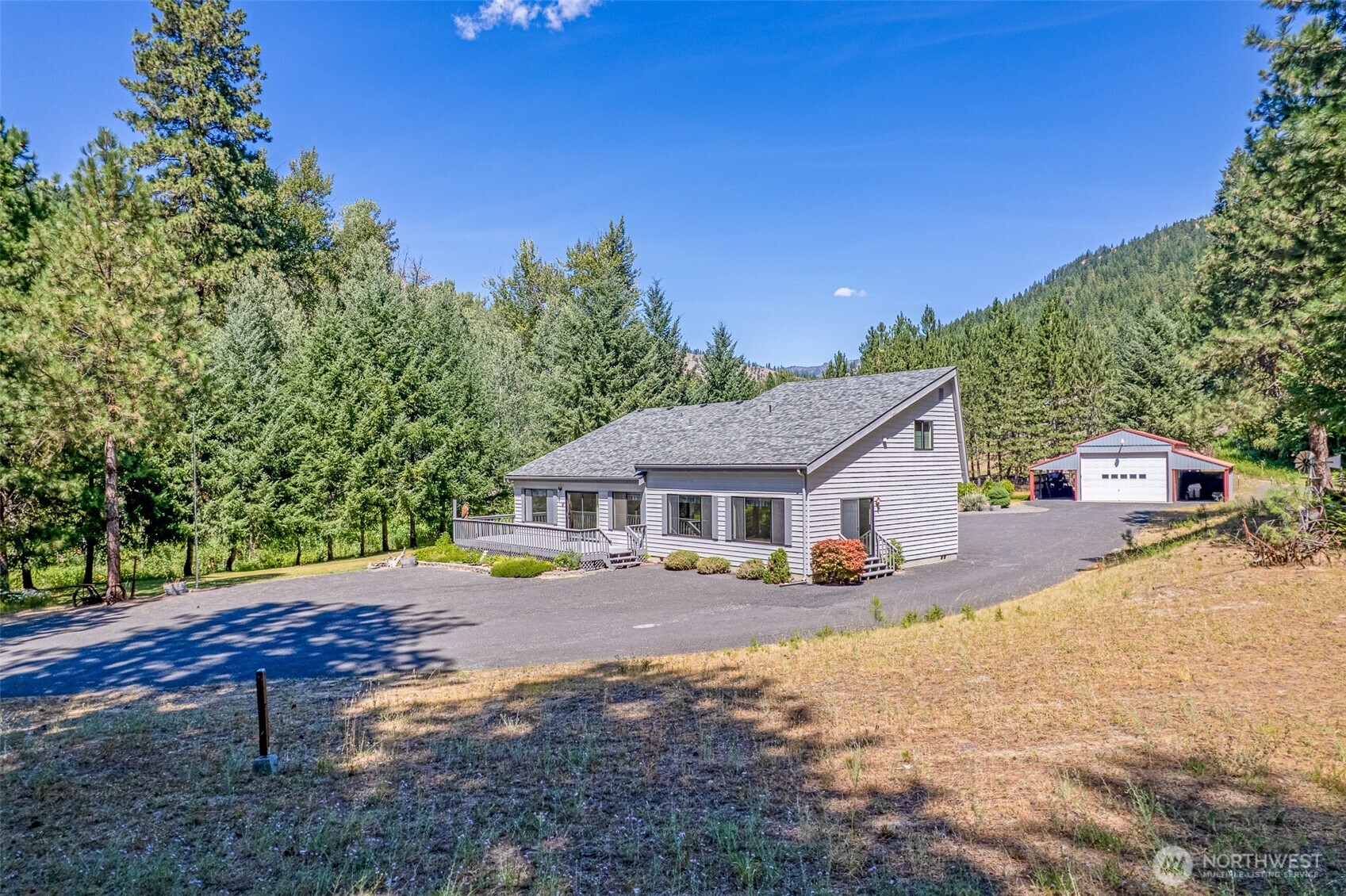 9585 Eagle Creek — photo