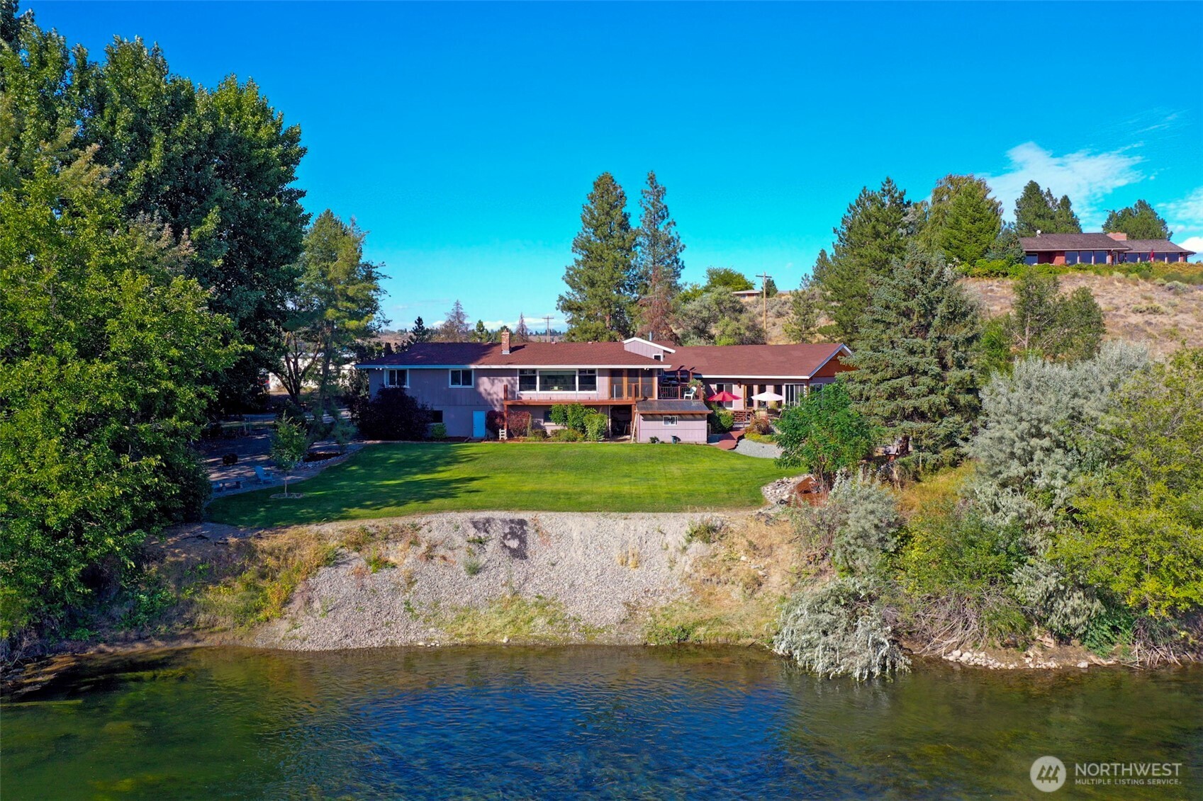 725 Okoma Drive — photo