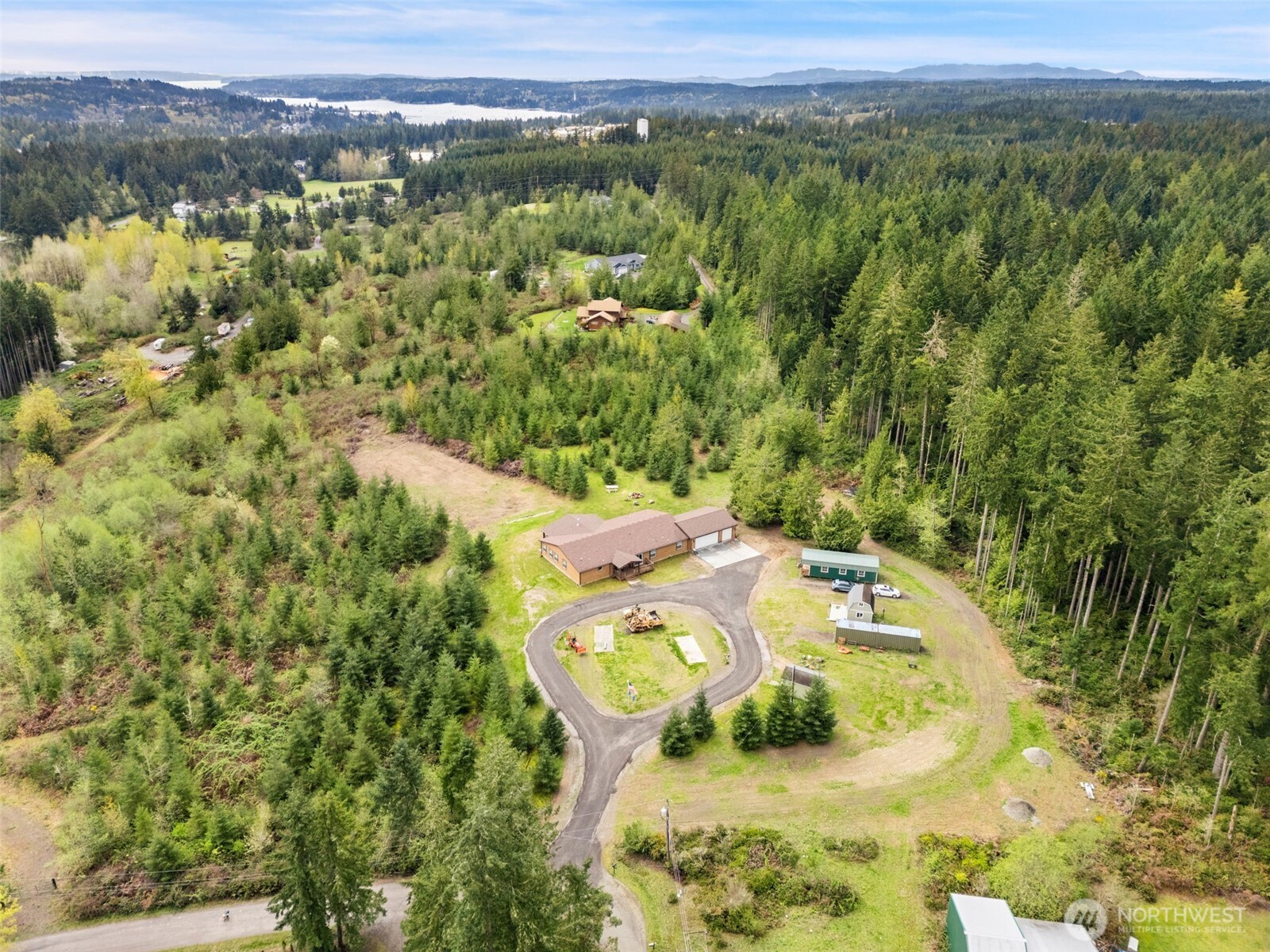 437 NW Equestrian Drive — photo