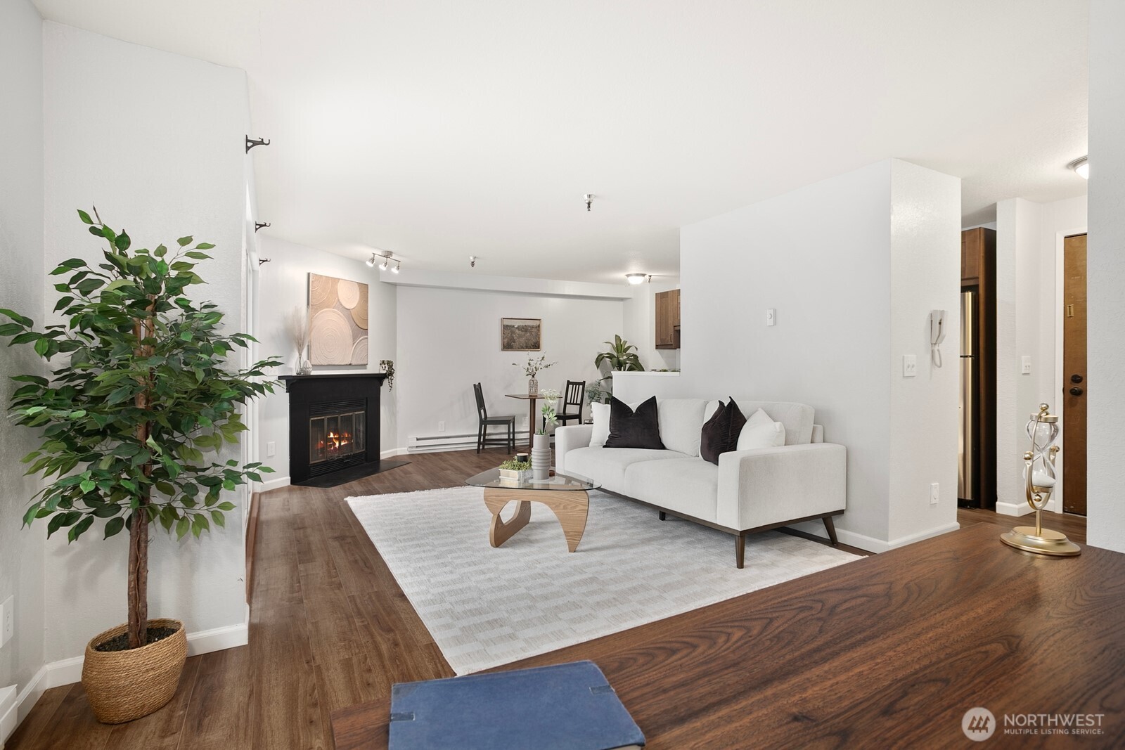 1100 Ave NE Harrington Avenue NE #211 — photo