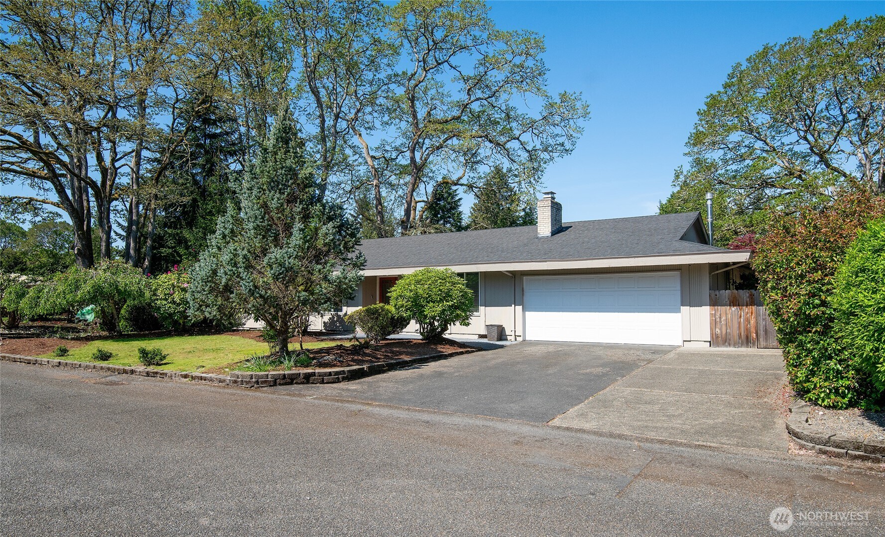 8001 Sapphire Drive SW — photo