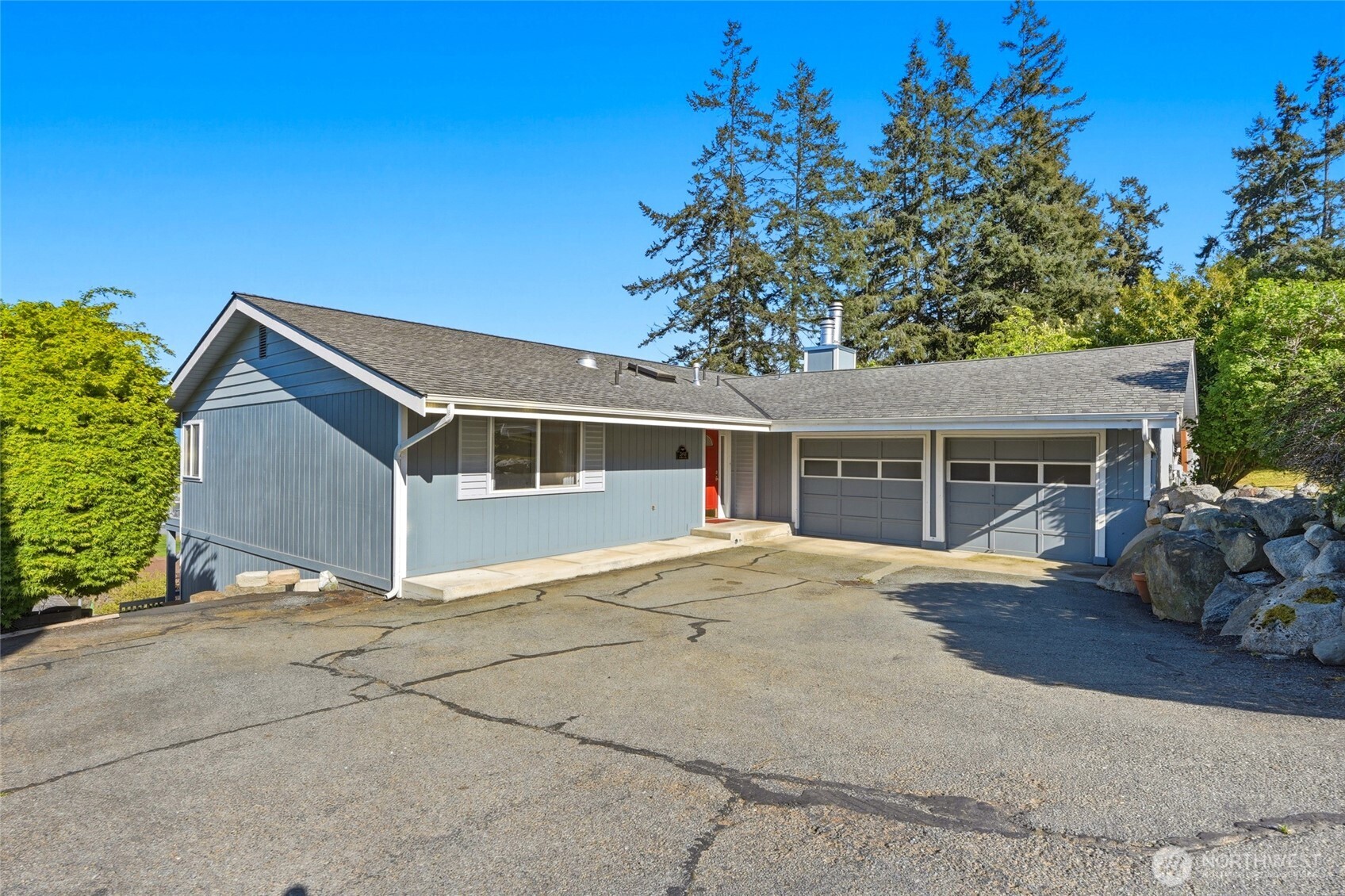 2198 Aurora Court — photo